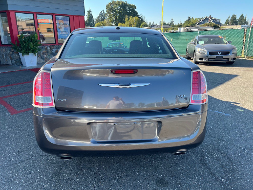 2014 Chrysler 300 Image 4