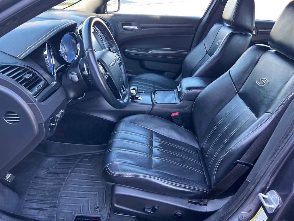 2014 Chrysler 300 Image 8