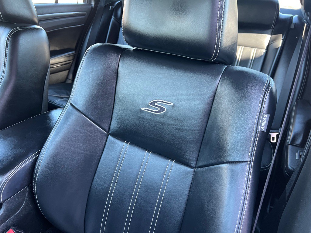 2014 Chrysler 300 Image 13