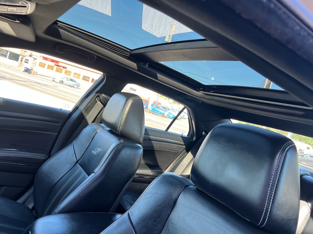 2014 Chrysler 300 Image 15