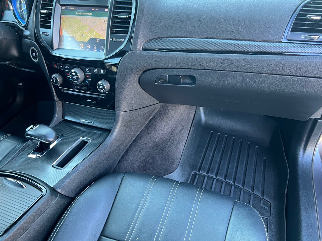 2014 Chrysler 300 Image 19
