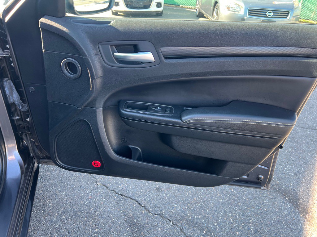 2014 Chrysler 300 Image 20
