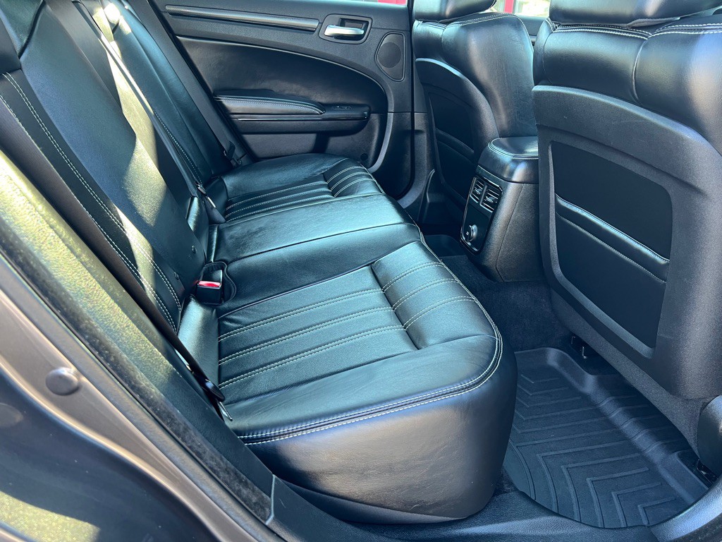 2014 Chrysler 300 Image 21