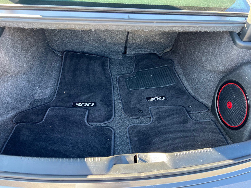 2014 Chrysler 300 Image 22