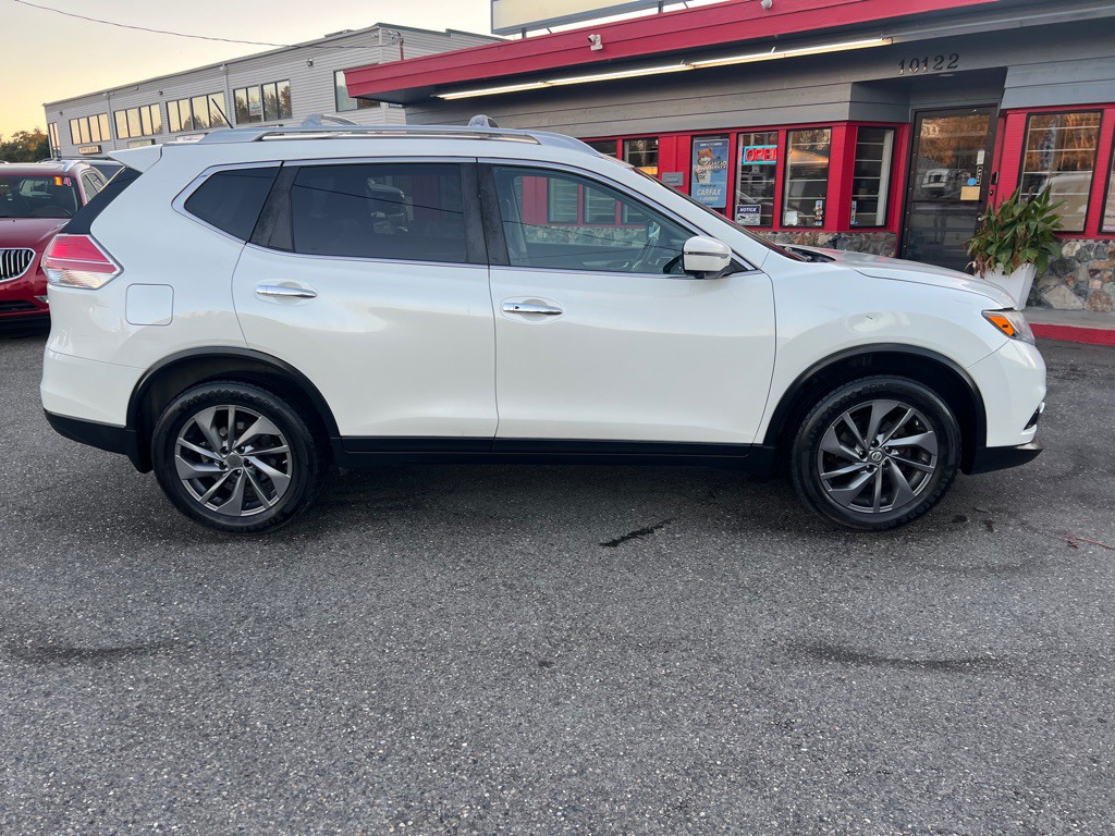 2016 Nissan Rogue Image 2