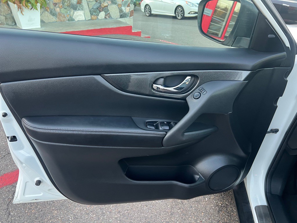 2016 Nissan Rogue Image 17