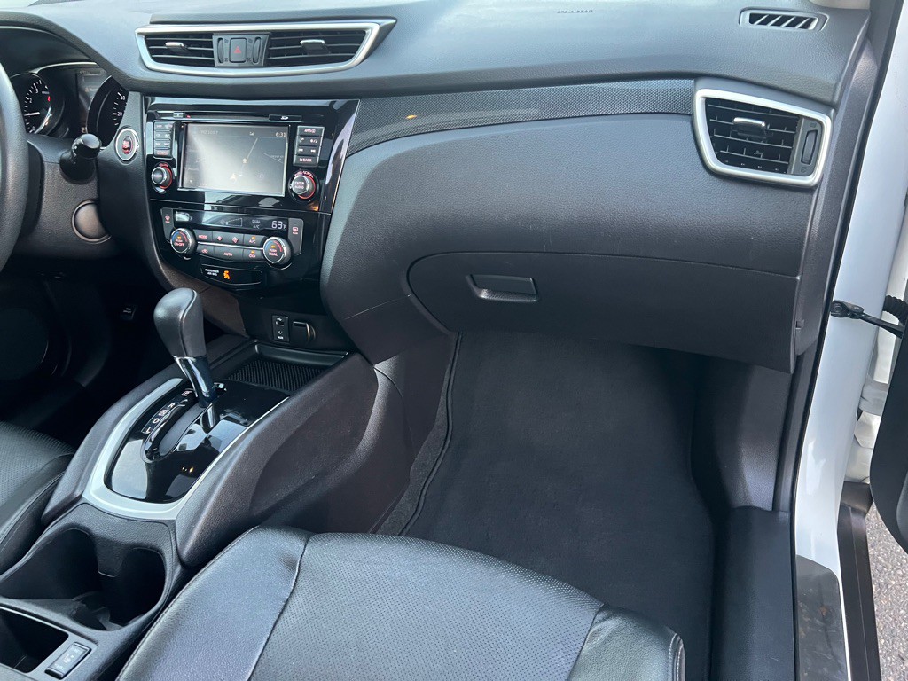 2016 Nissan Rogue Image 21