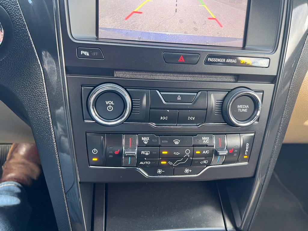 2017 Ford Explorer Image 10