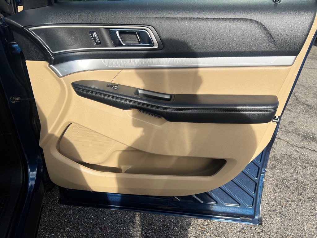2017 Ford Explorer Image 23