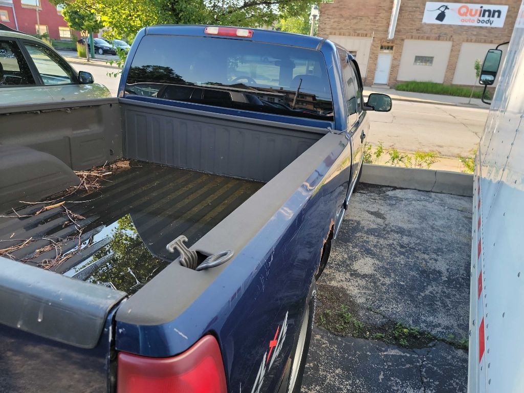 2001 GMC Sierra Image 2
