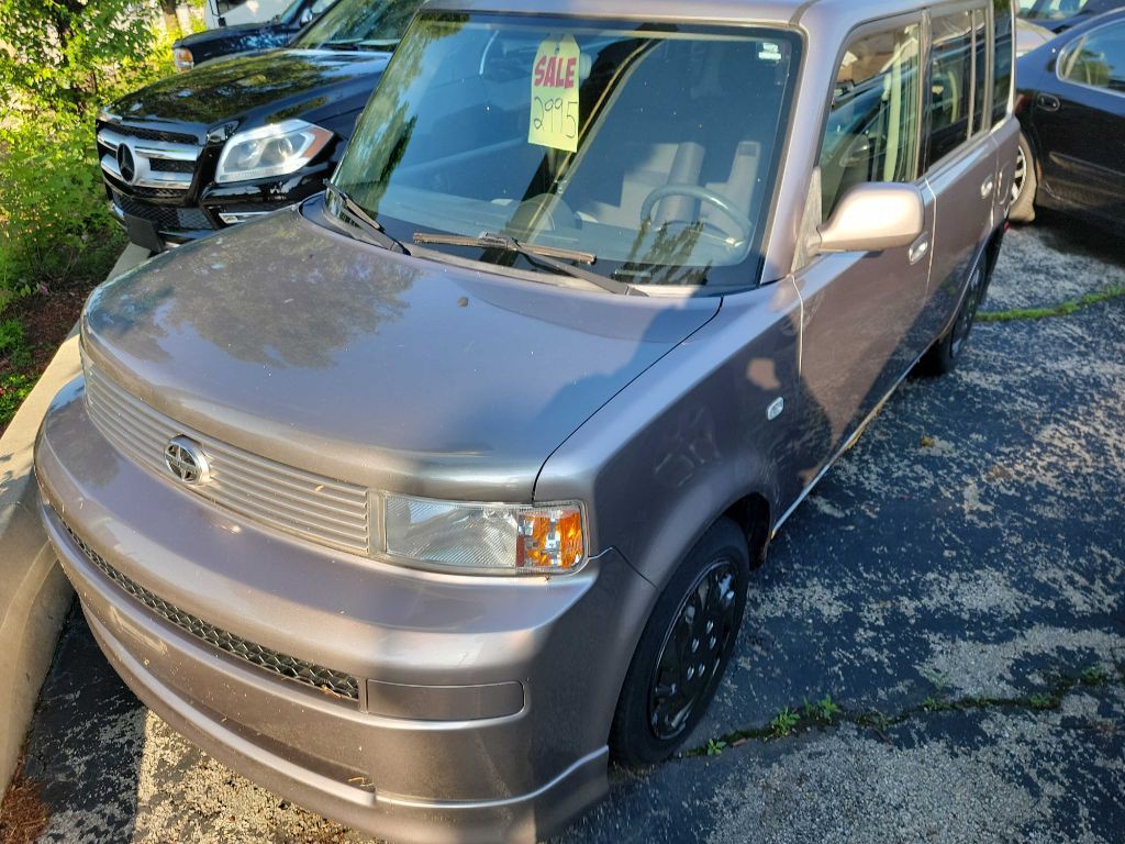 2005 Scion xB Image 2