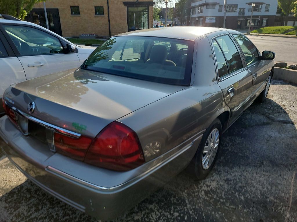 2004 Mercury Grand Marquis Image 2