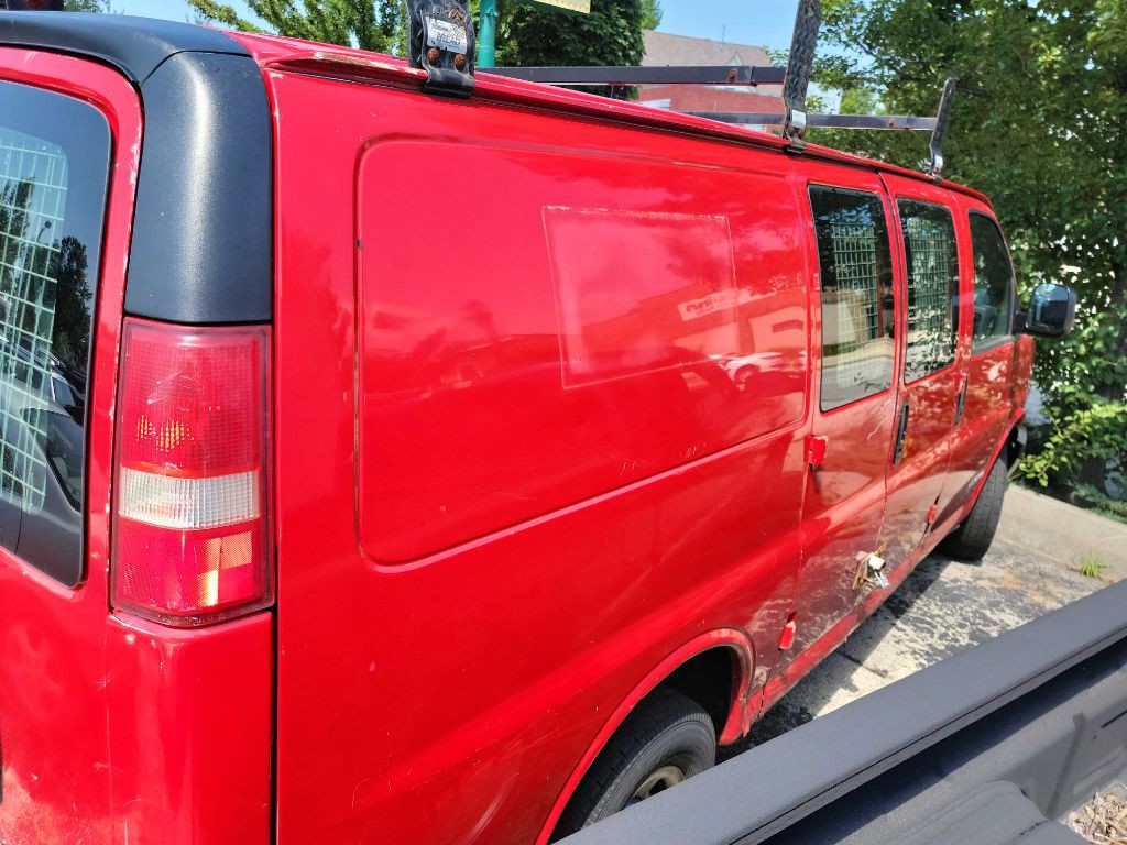 2006 Chevrolet Express Image 3