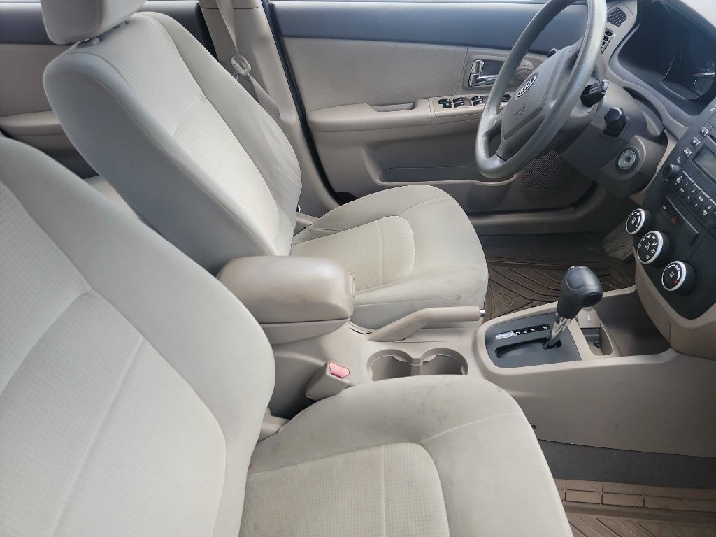 2008 Kia Spectra Image 3