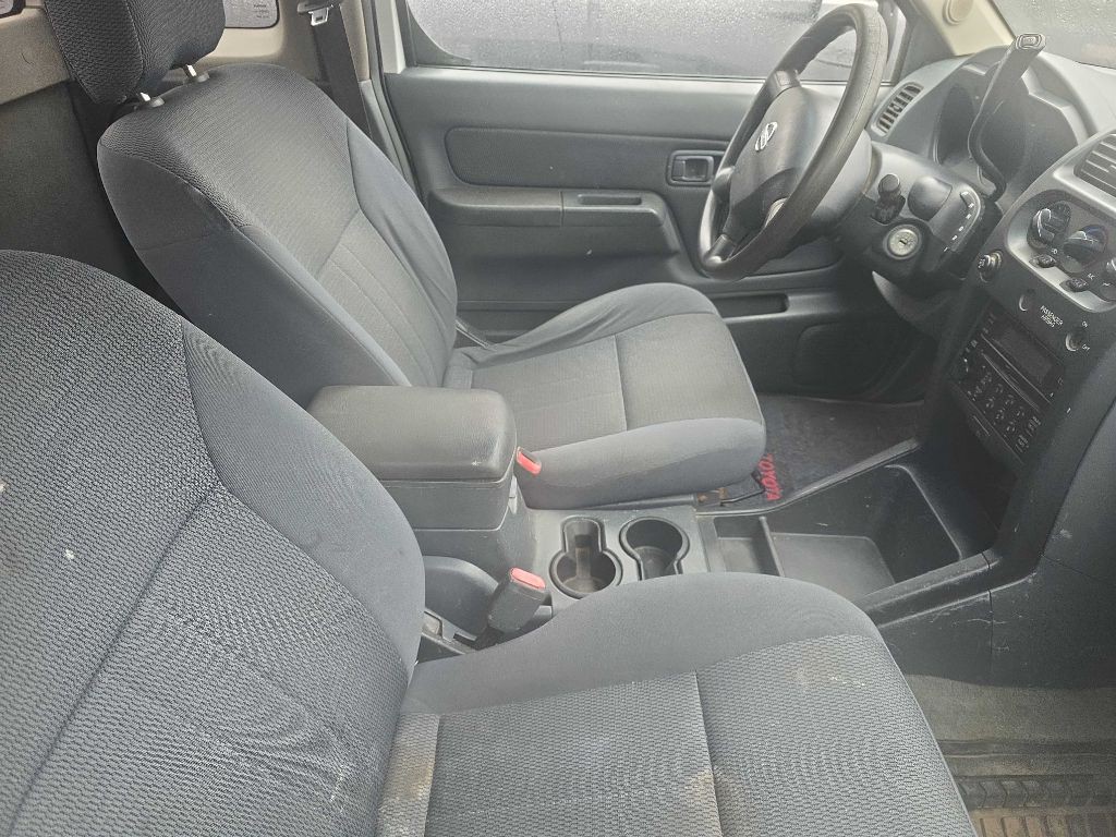 2002 Nissan Frontier Image 2