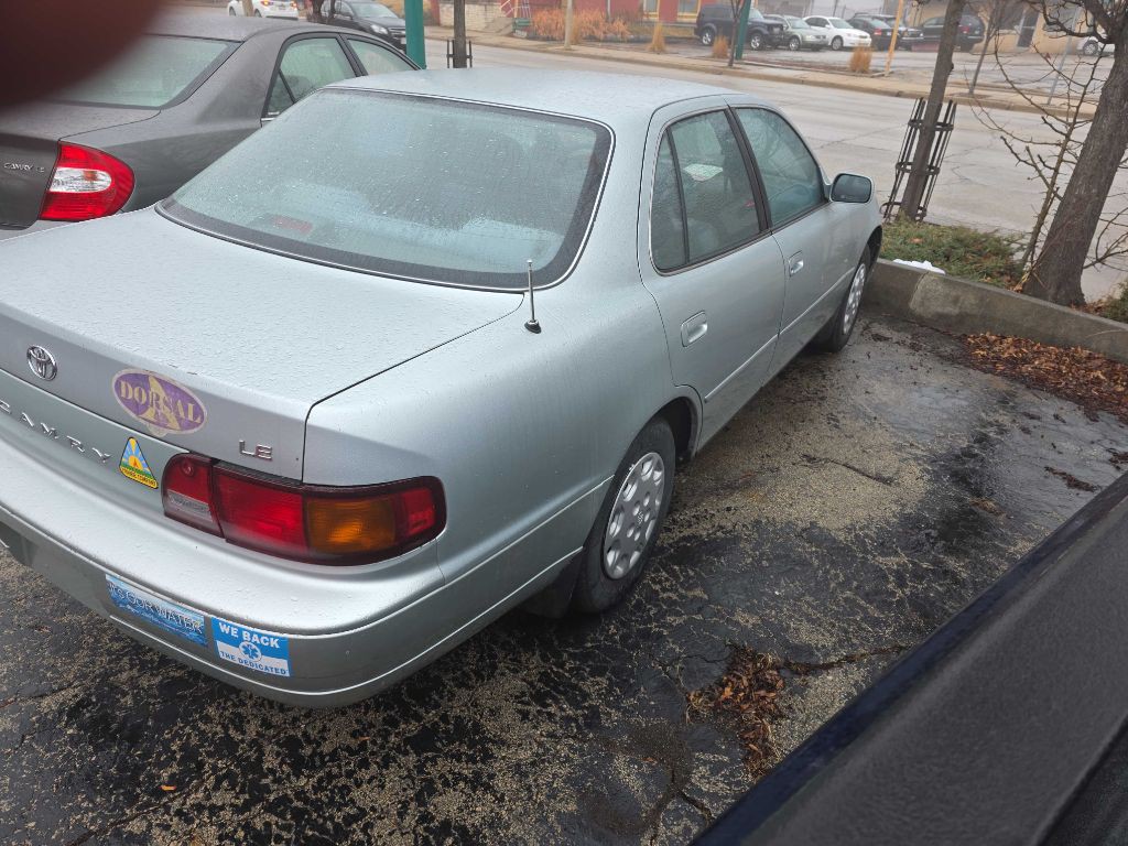 1995 Toyota Camry Image 1