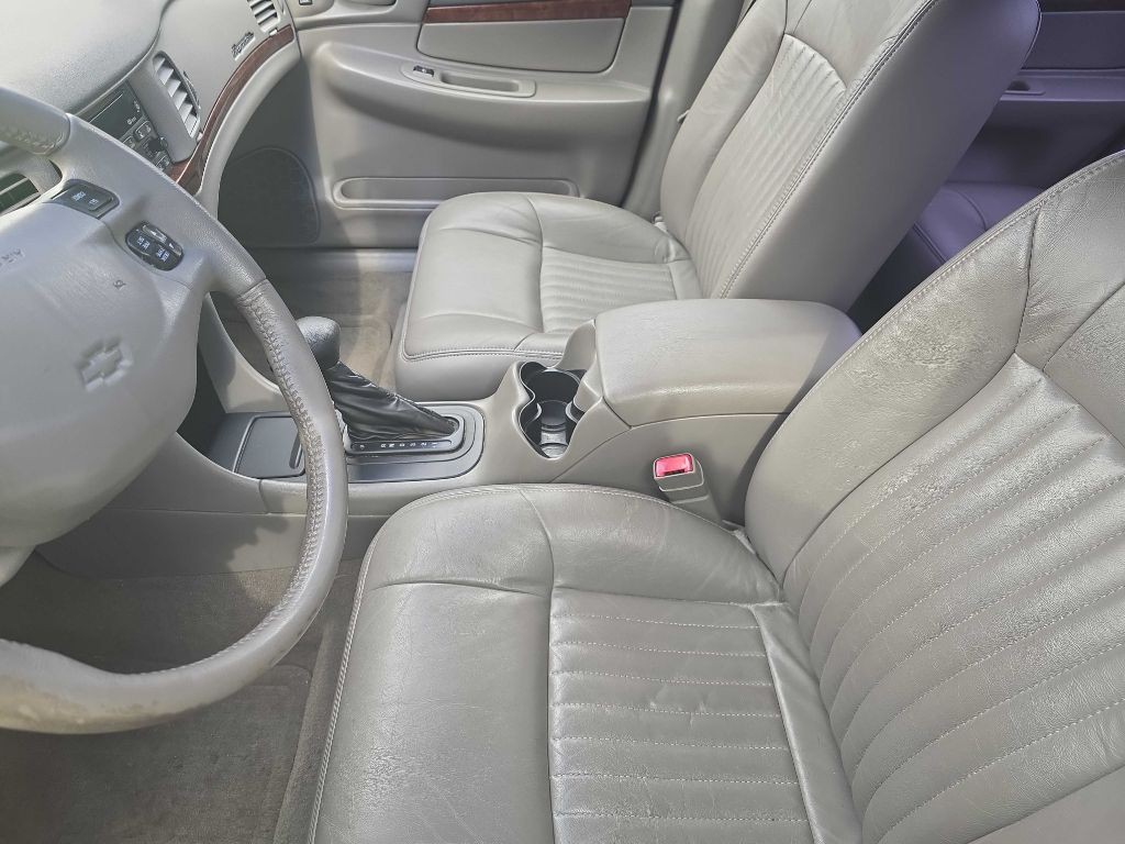 2002 Chevrolet Impala Image 2