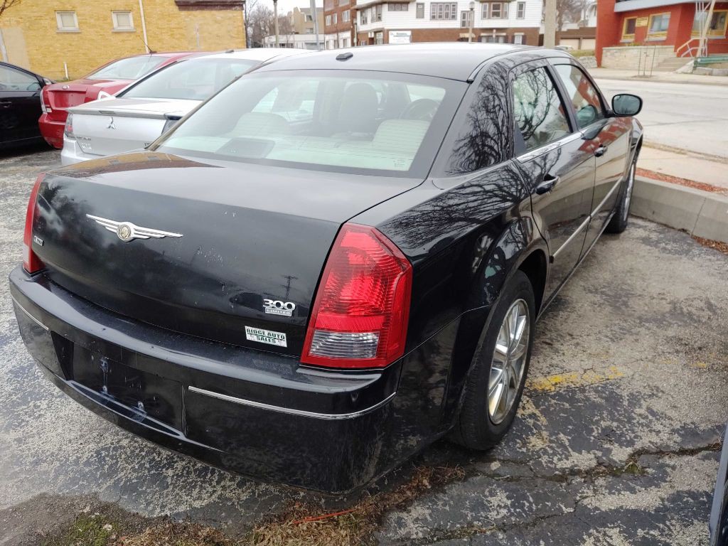 2007 Chrysler 300 Image 2