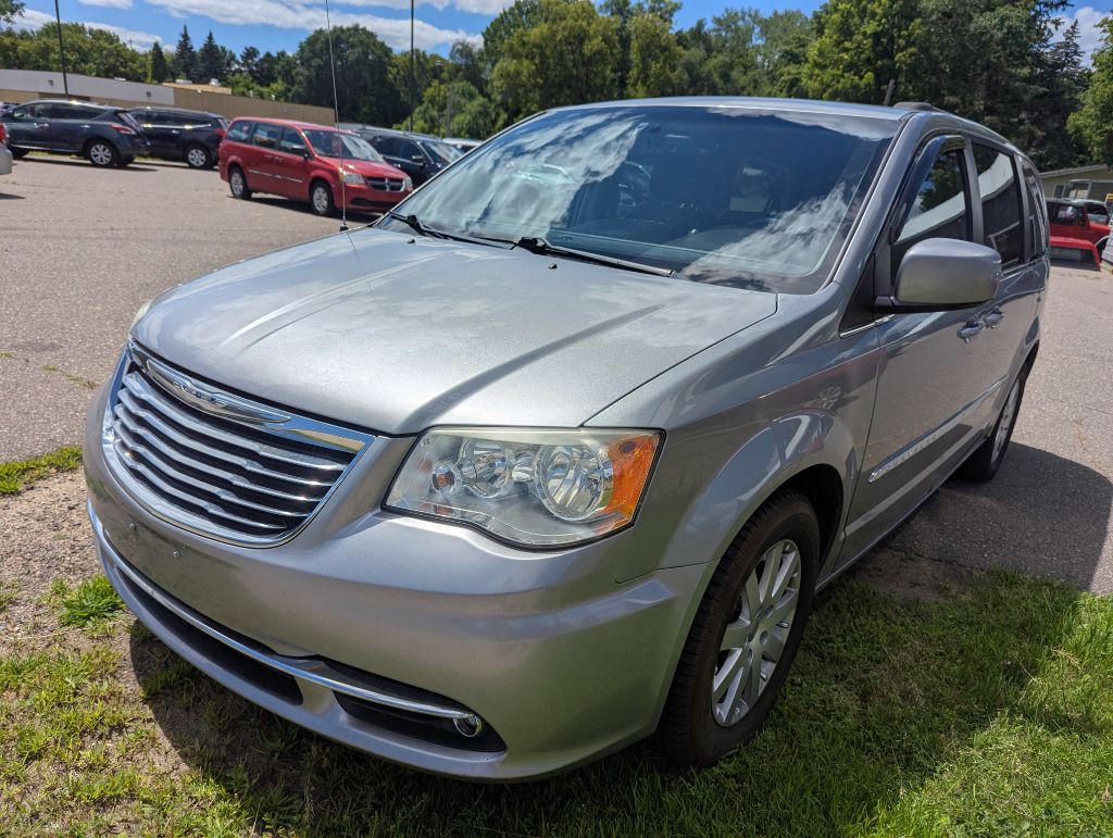2013 Chrysler Town & Country Image 3