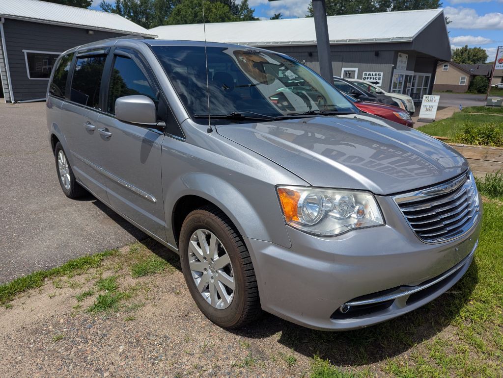 2013 Chrysler Town & Country Image 4