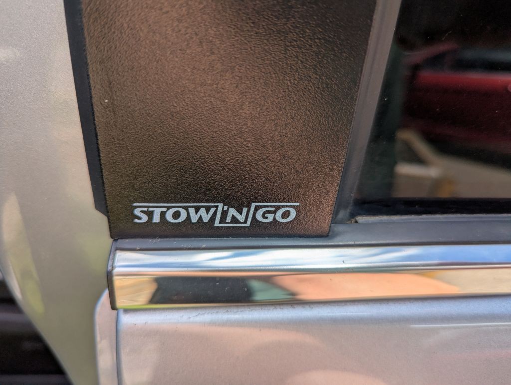 2013 Chrysler Town & Country Image 13
