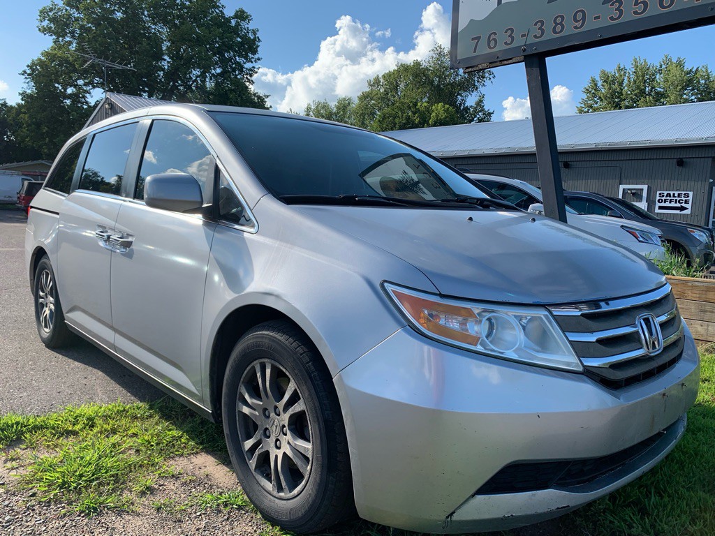 2011 Honda Odyssey Image 2
