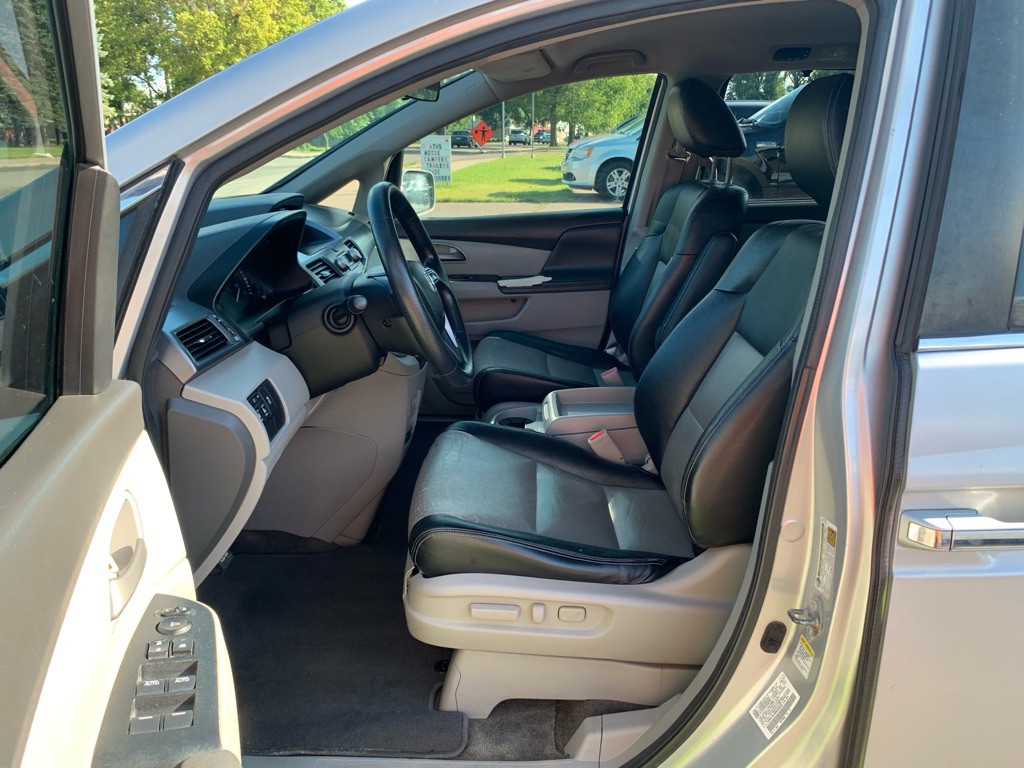2011 Honda Odyssey Image 6