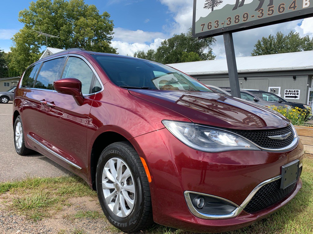 2017 Chrysler Pacifica Image 2