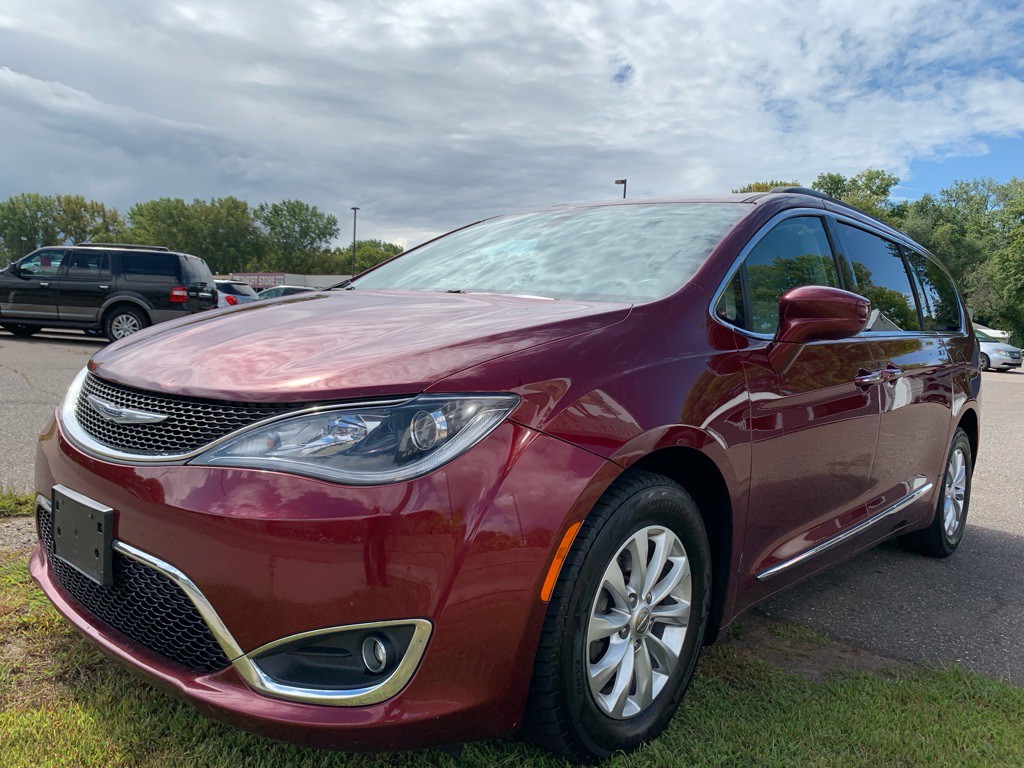 2017 Chrysler Pacifica Image 3