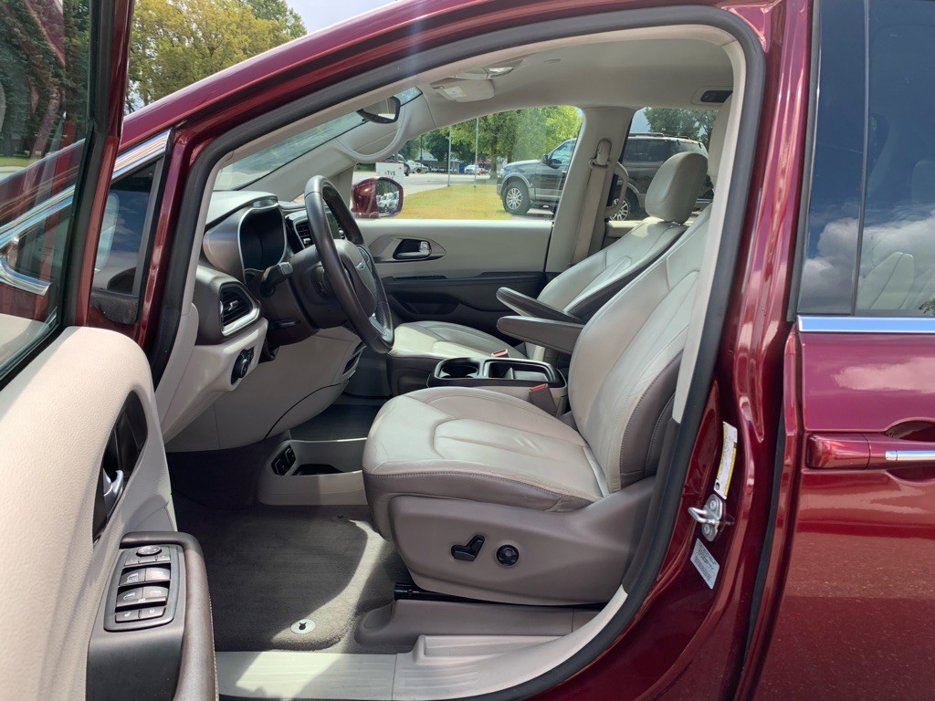 2017 Chrysler Pacifica Image 6