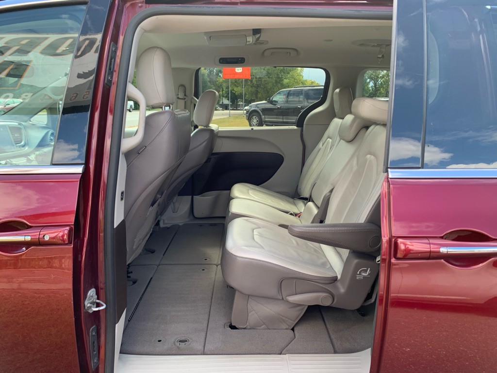 2017 Chrysler Pacifica Image 7