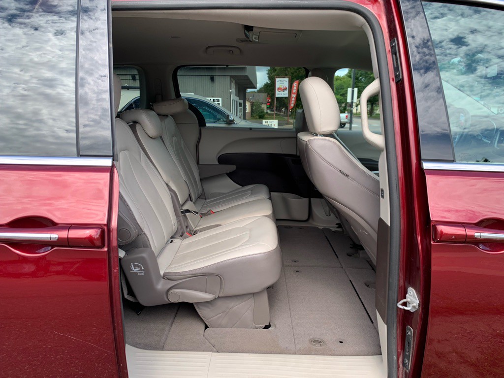 2017 Chrysler Pacifica Image 9