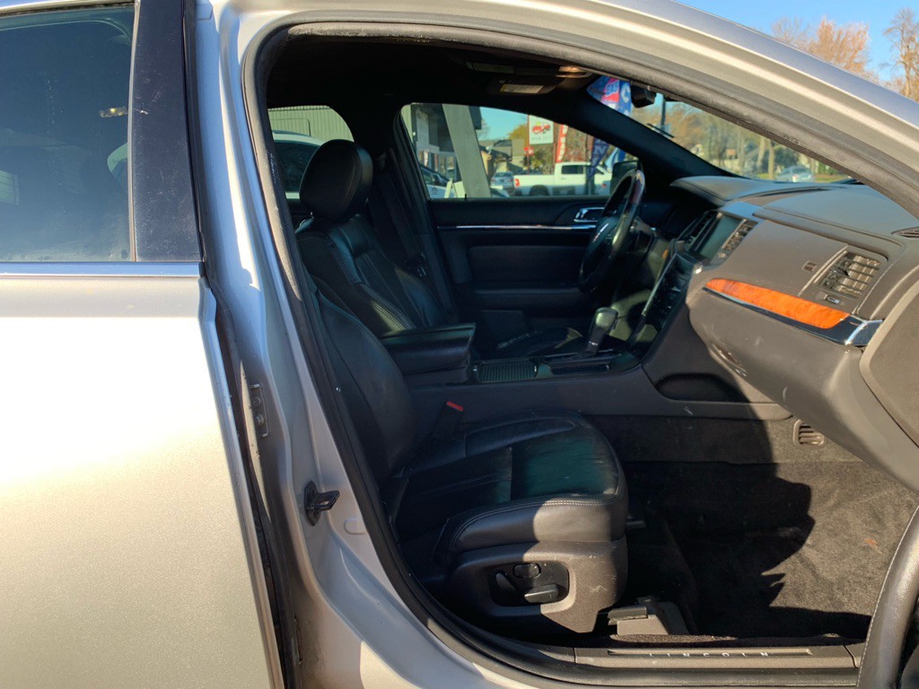 2014 Lincoln MKS Image 8