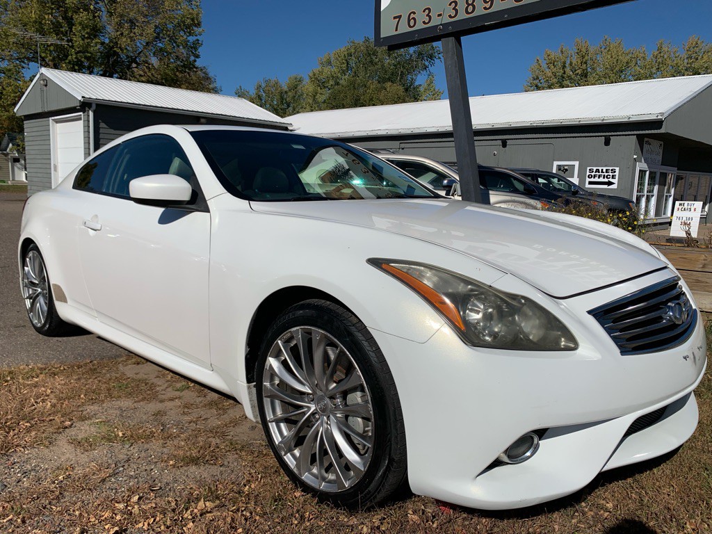 2011 INFINITI G37 Image 2