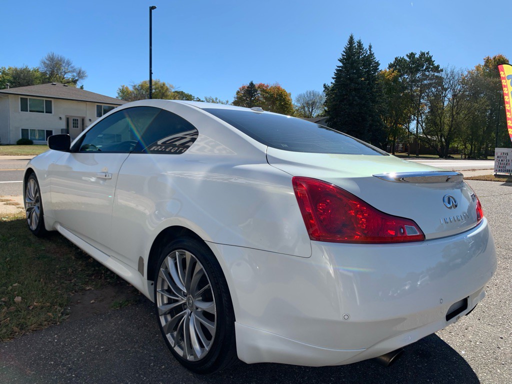 2011 INFINITI G37 Image 4