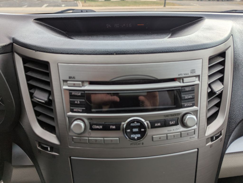 2011 Subaru Outback Image 9