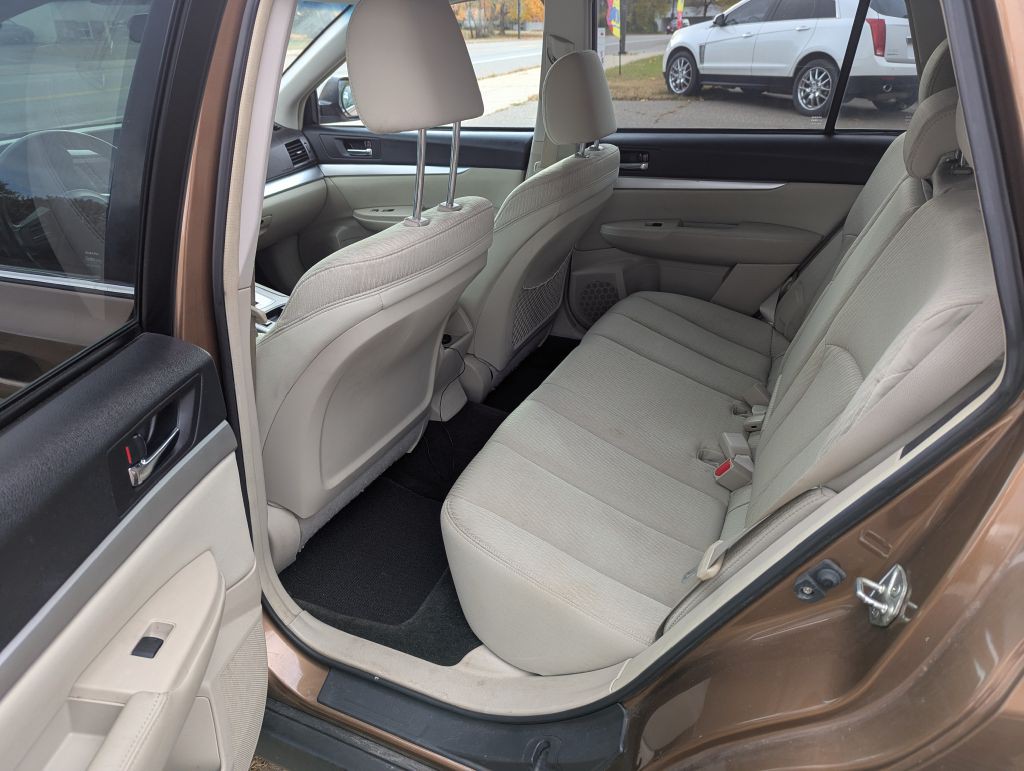 2011 Subaru Outback Image 12