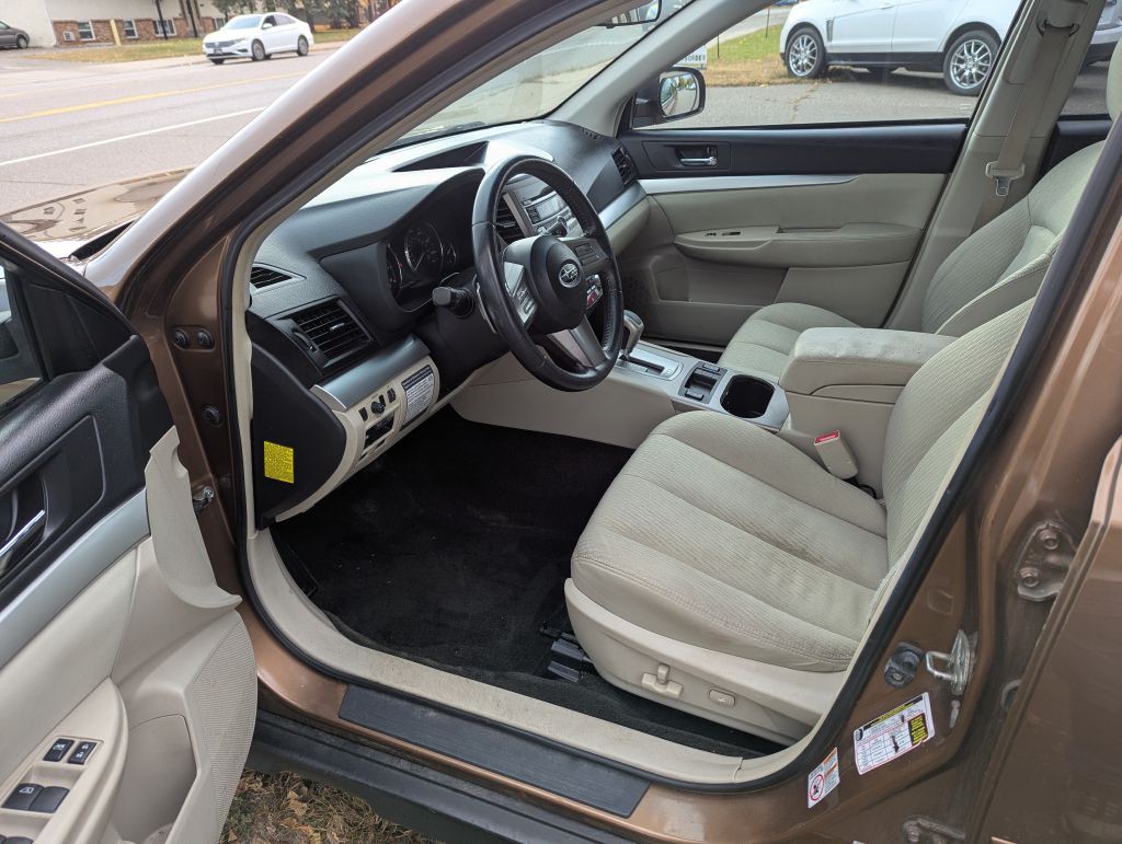 2011 Subaru Outback Image 13
