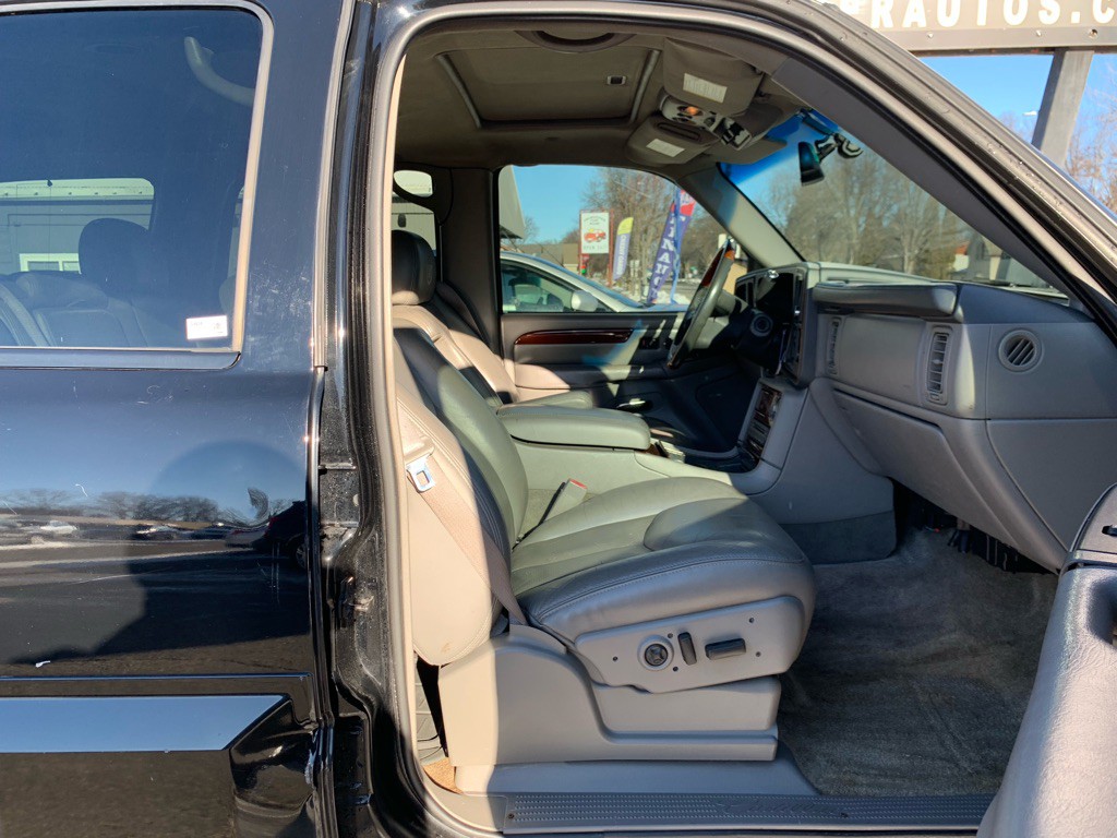 2003 Cadillac Escalade Image 8