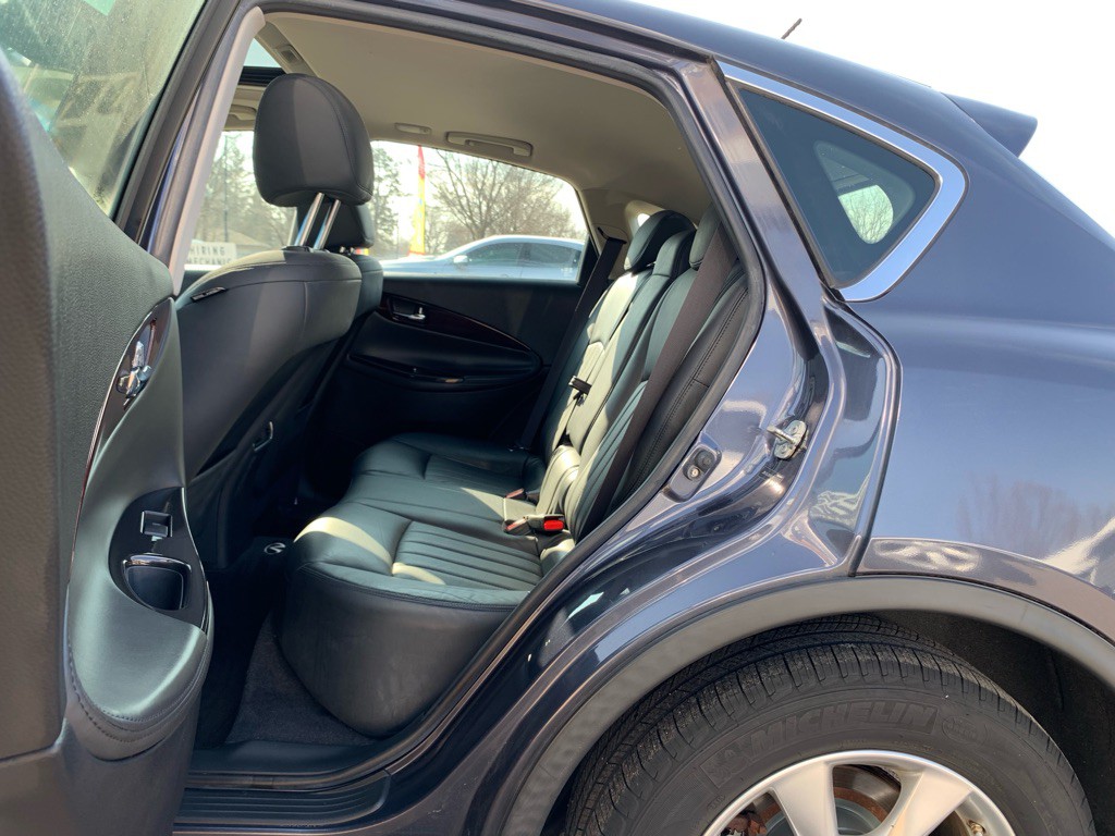 2010 INFINITI EX35 Image 7