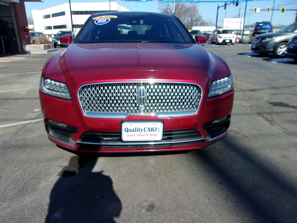 2017 Lincoln Continental Image 2