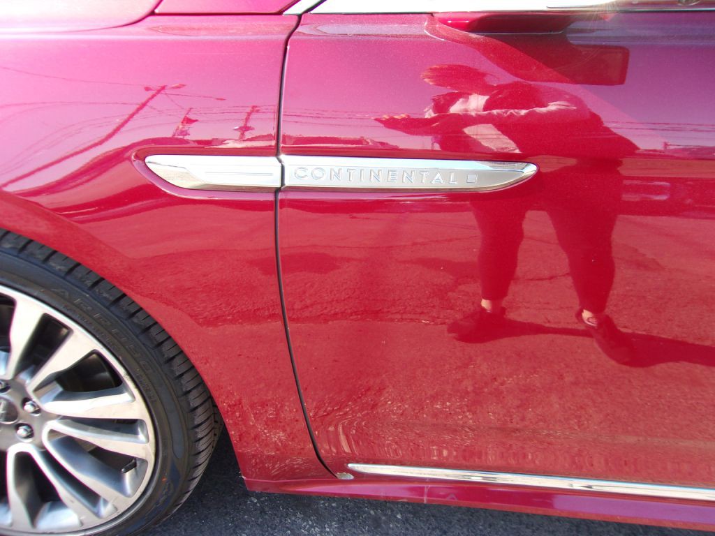 2017 Lincoln Continental Image 7