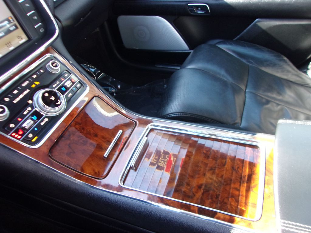 2017 Lincoln Continental Image 14
