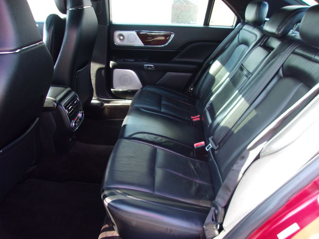 2017 Lincoln Continental Image 17
