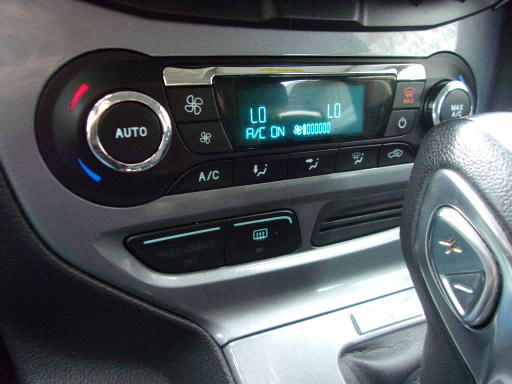 2012 Ford Focus Image 5