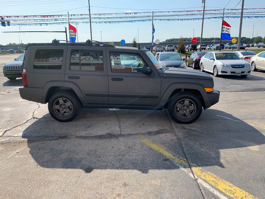 2006 Jeep Commander Image 2