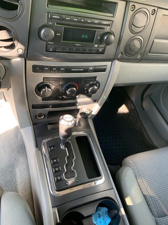 2006 Jeep Commander Image 8
