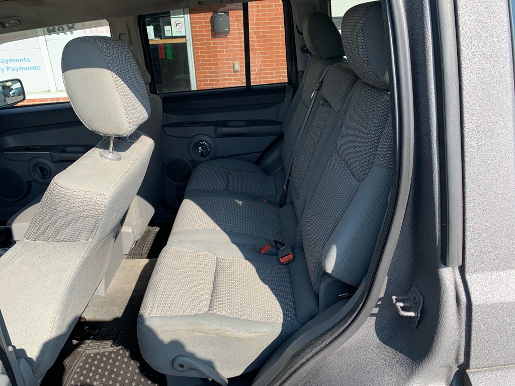 2006 Jeep Commander Image 9