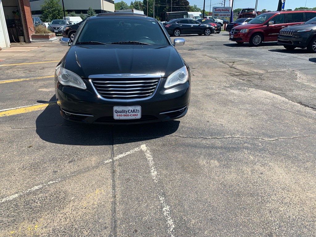 2013 Chrysler 200 Image 3