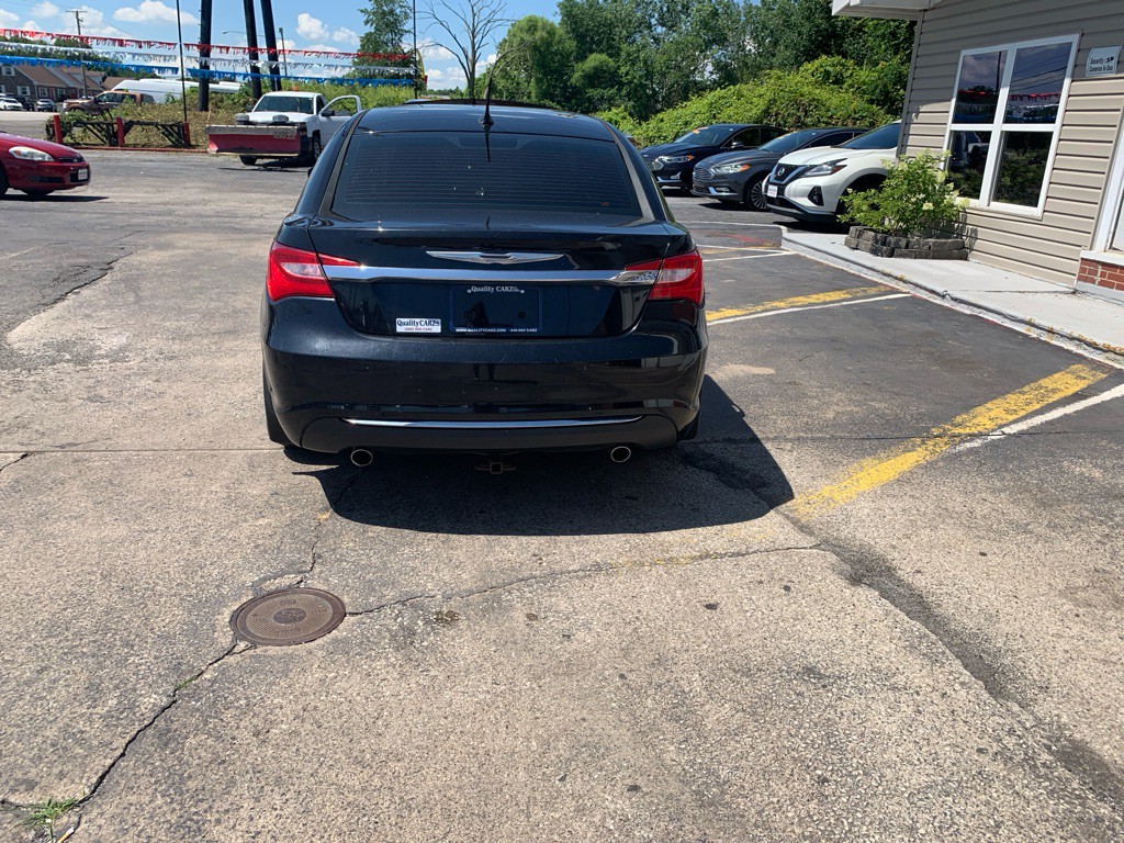 2013 Chrysler 200 Image 4